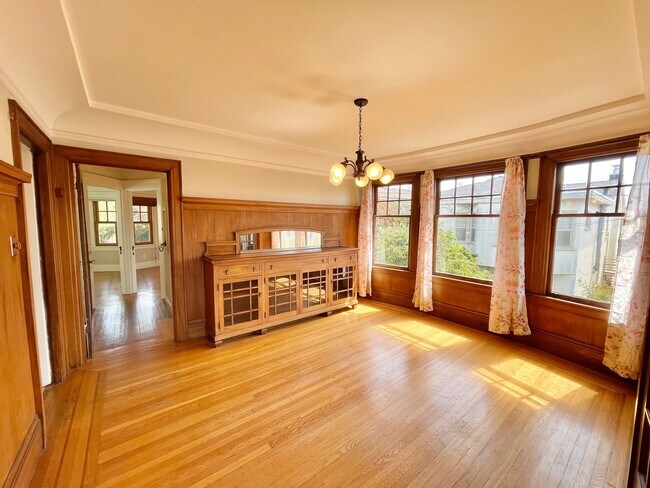 Building Photo - Westwood Park - Stunning 3BR+ / 2 BA Home w/Fabulous Back Yard! - PROGRESSIVE