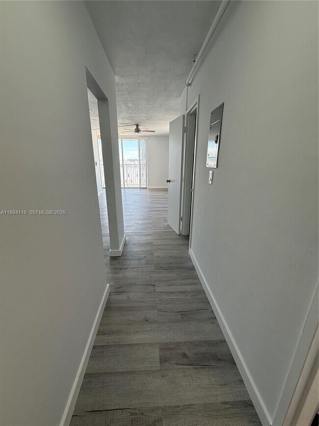 Building Photo - 1255 Collins Ave