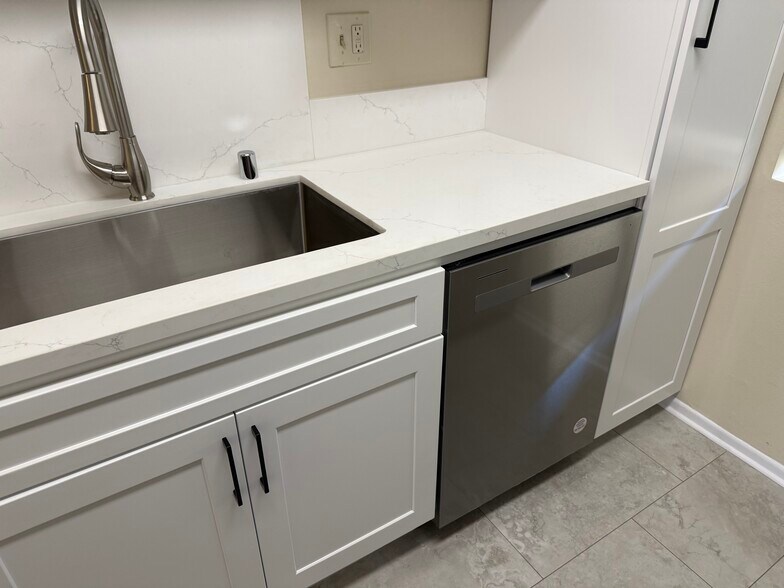 Dishwasher - 9920 Jordan Ave