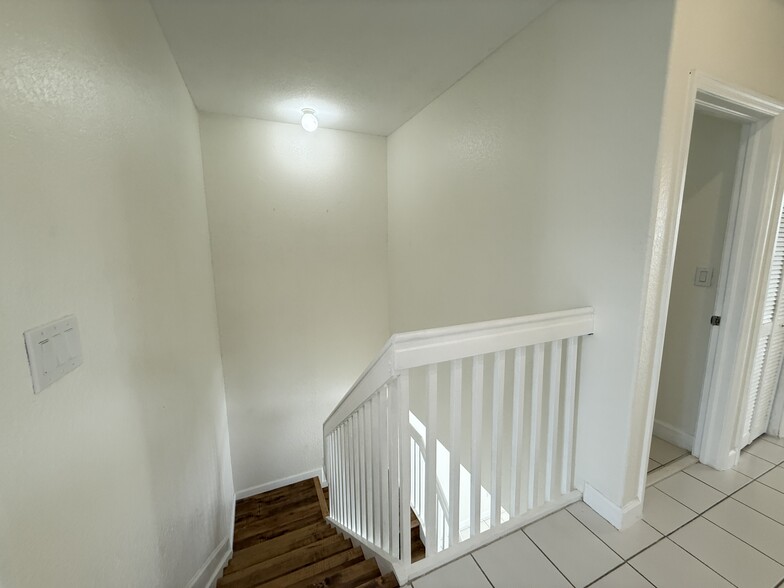 Building Photo - 15131 SW 23rd Ln