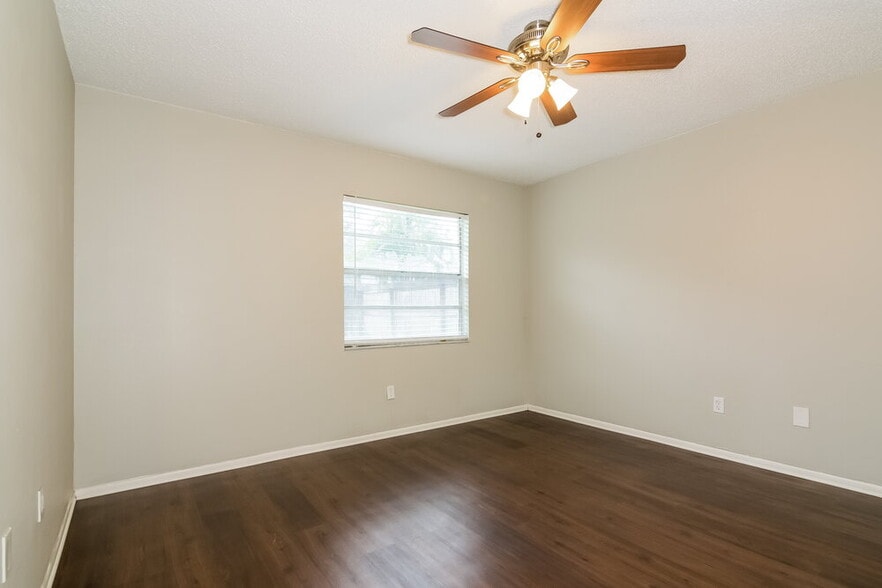 Building Photo - 545 5th St SE