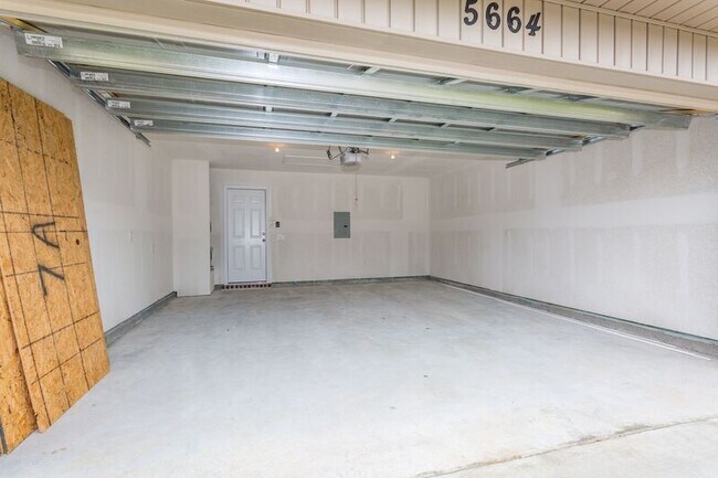 Building Photo - 5664 Peach Dr