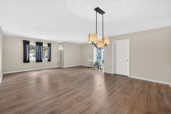 Building Photo - 12 Kevin Dr