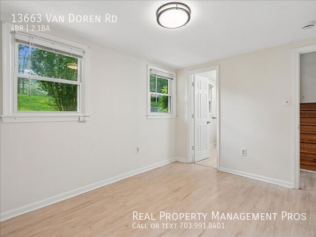 Building Photo - 13663 Van Doren Rd