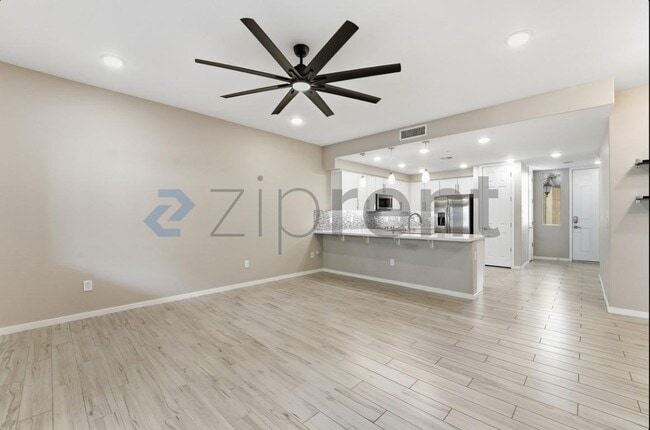 Building Photo - 250 W Queen Creek Rd