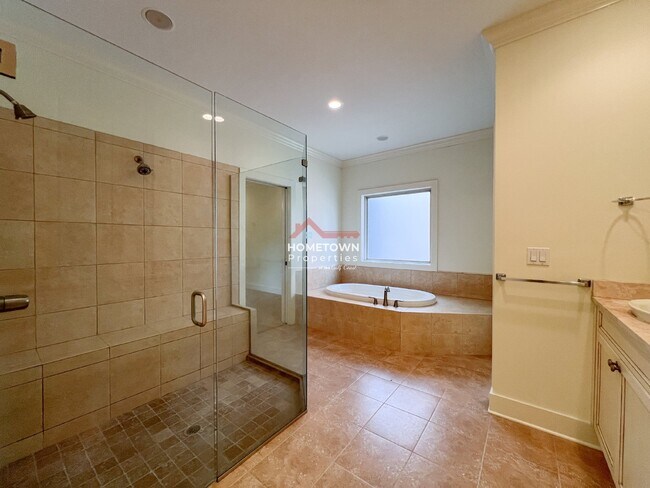 Building Photo - Beautiful 3-Bed Home with Outdoor Kitchen ...