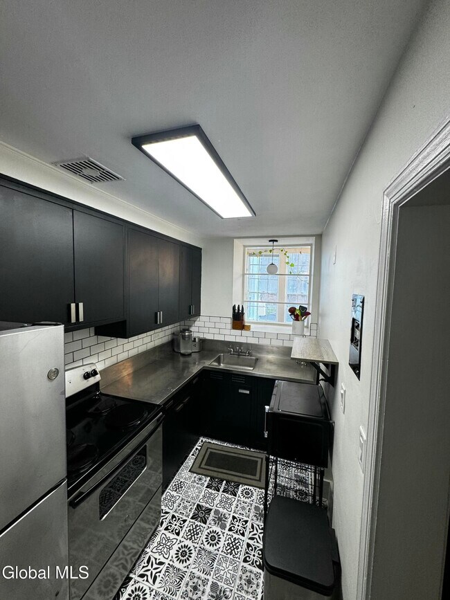 Building Photo - 612 Union St