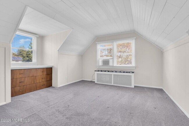 Building Photo - 633 Agnes Ave