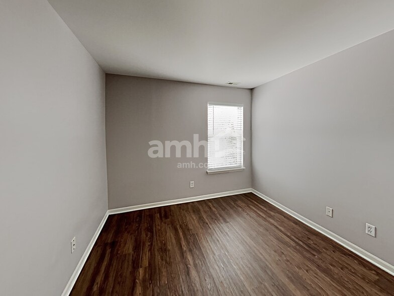 Building Photo - 204 Stearn Dr