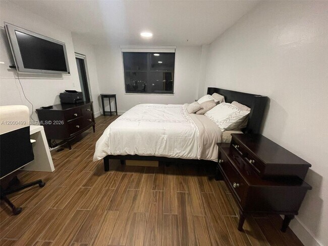 Building Photo - 2333 Brickell Ave