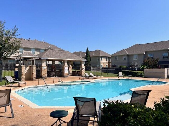 Building Photo - Luxury Living in North Austin / Condominium / Gated Community / 3 bedrooms / 2 car garage