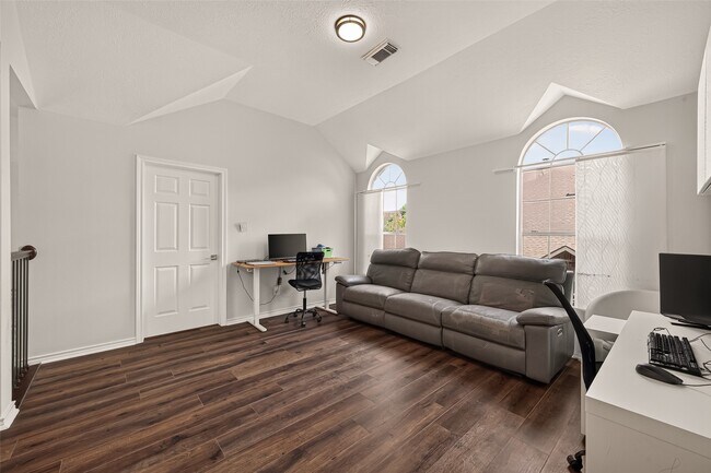 Building Photo - 6514 Kings Summit Dr