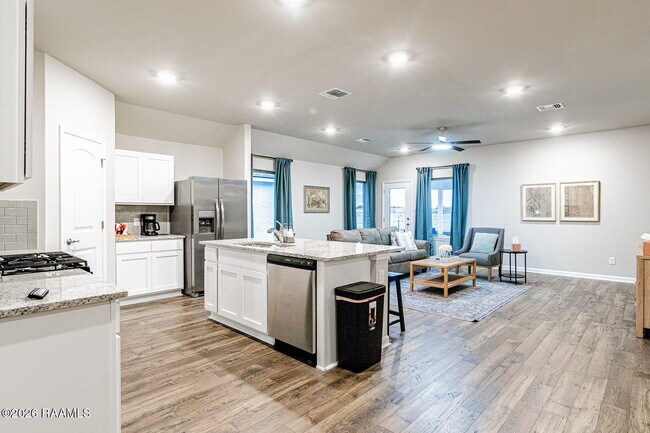 Building Photo - 125 Lake Ridge Dr