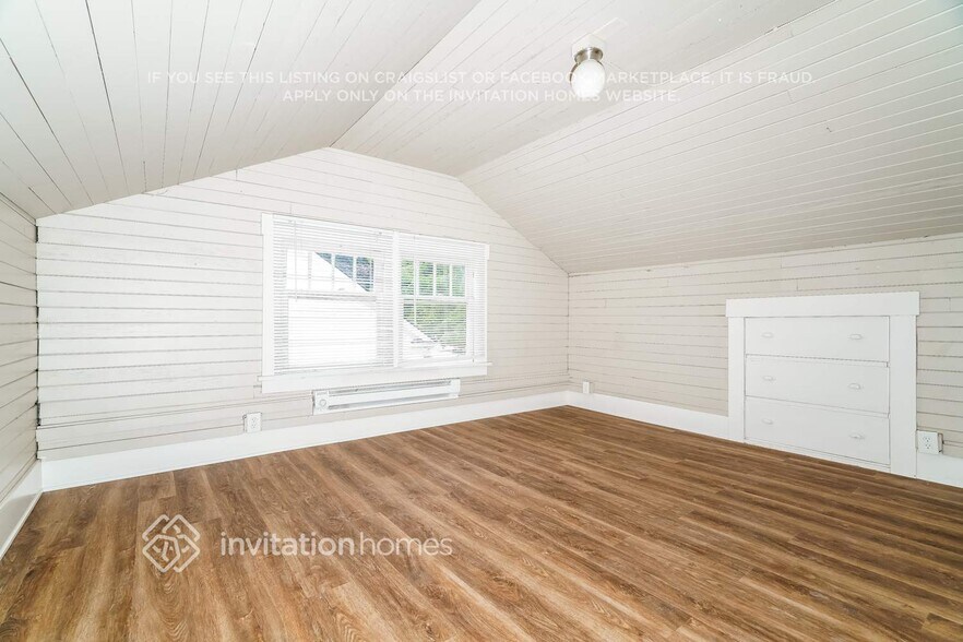 Building Photo - 713 Ryan Ave