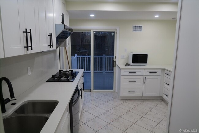 Building Photo - 27 Heron Ln