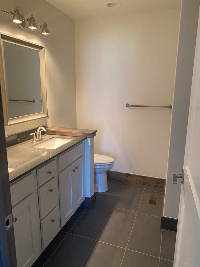 Building Photo - 3 Bed 2 1/2 Bath Condo in Bozeman