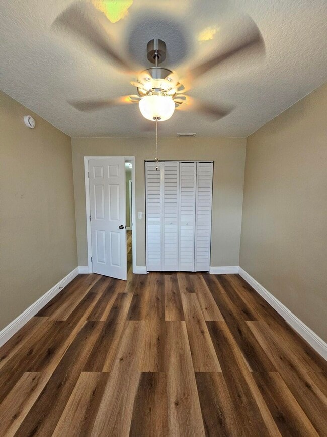 Building Photo - 4787 Orleans Ct