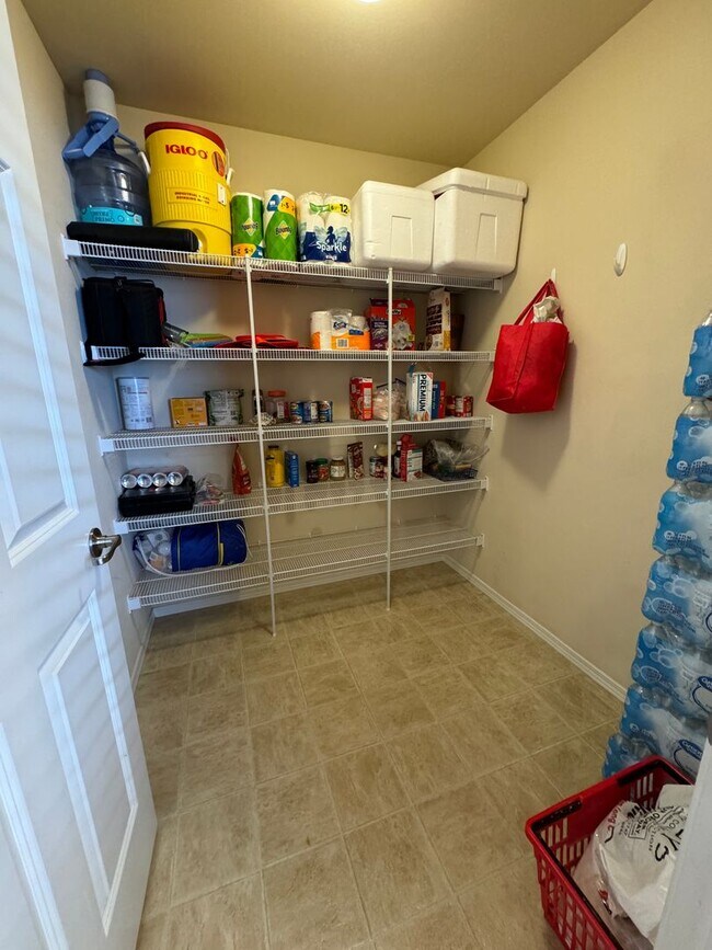 Building Photo - 1175 Swan Loop