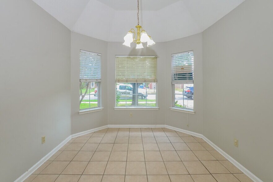 Building Photo - 8408 Cross Point Dr