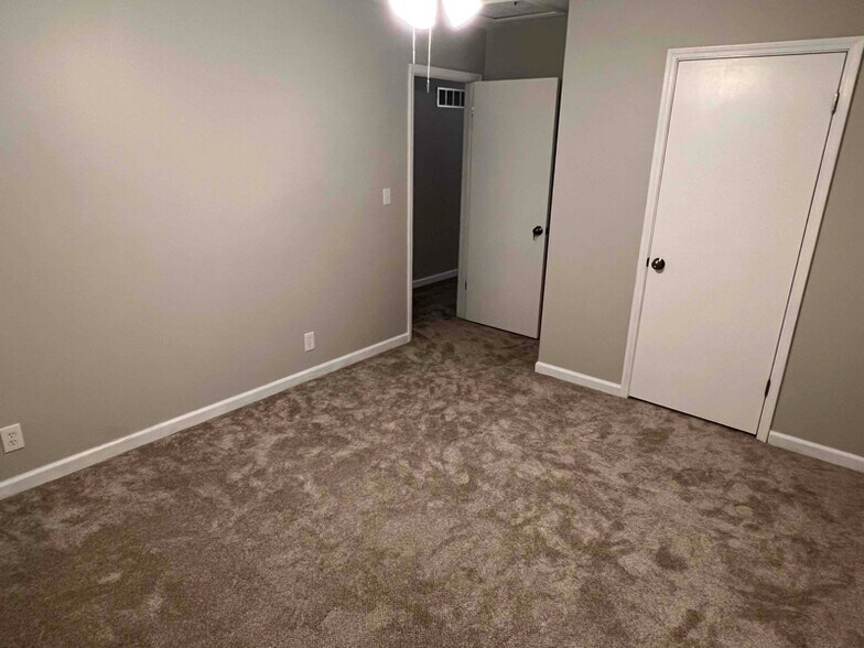 Building Photo - 4053 Maxanne Dr NW