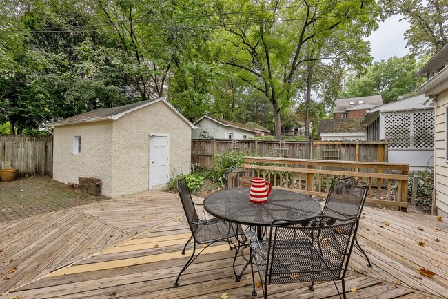 Building Photo - Classic Chevy Chase Charm in NW DC Availab...