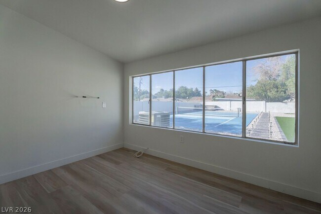 Building Photo - 2106 W Oakey Blvd