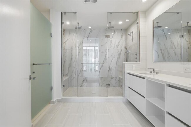 Building Photo - 400 Central Ave