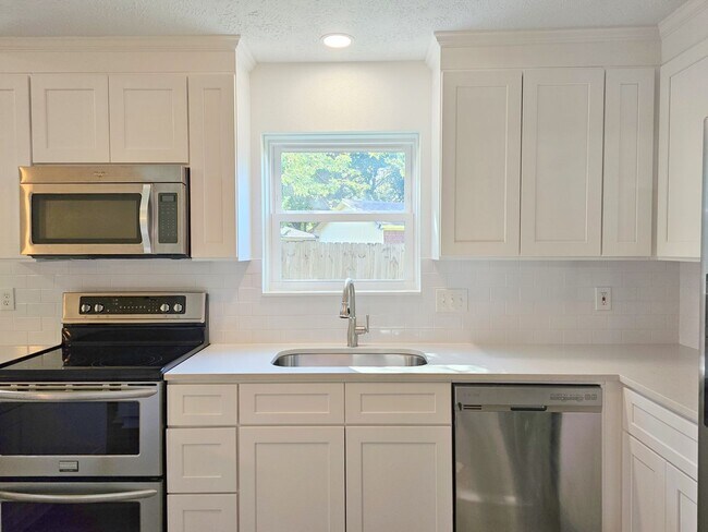 Building Photo - 10615 Heatherford Dr