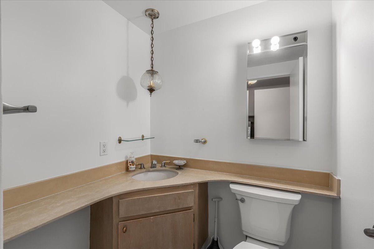 Building Photo - 327 Bethany St