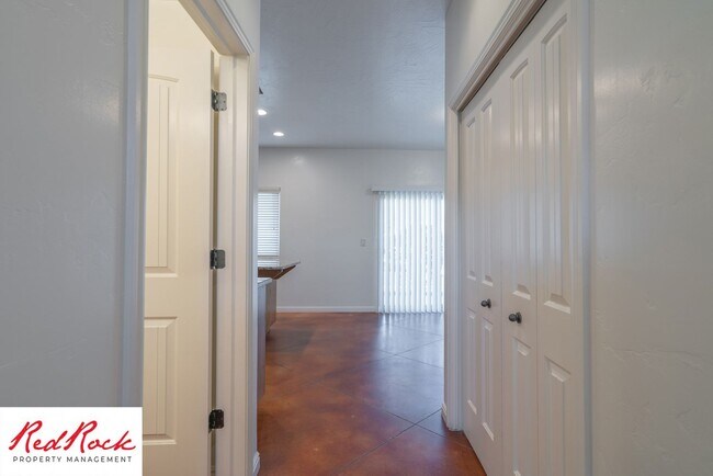 Building Photo - 2075 S Sir Monte Dr