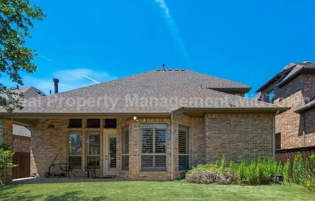 Building Photo - Well-Planned 4BR/3BA—Space for Guests, Off...