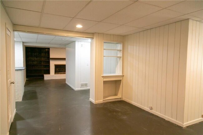 Building Photo - 1547 Delia Dr