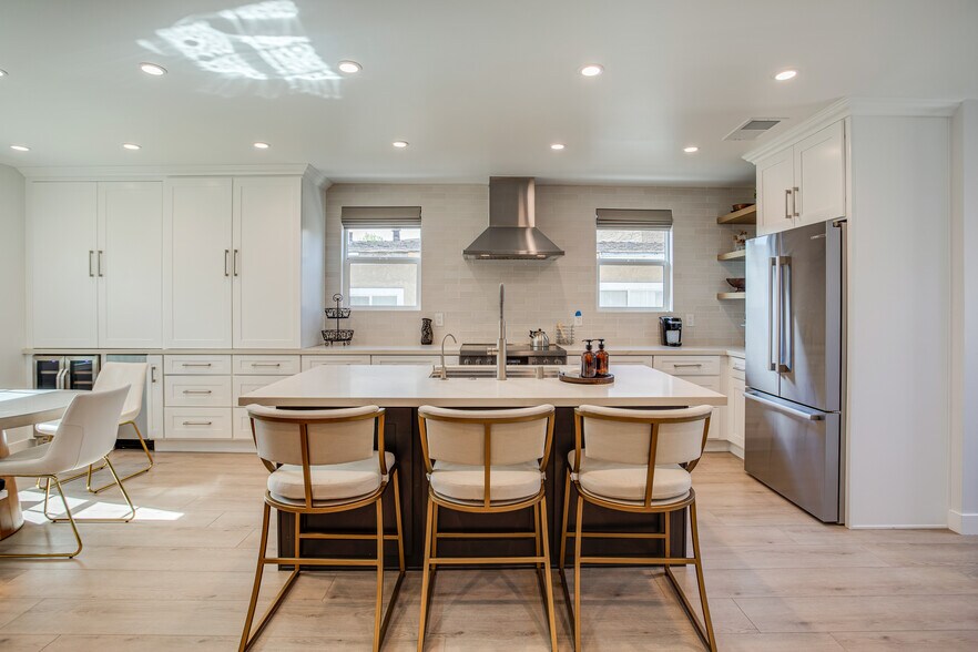 Building Photo - 517 Davis Ave