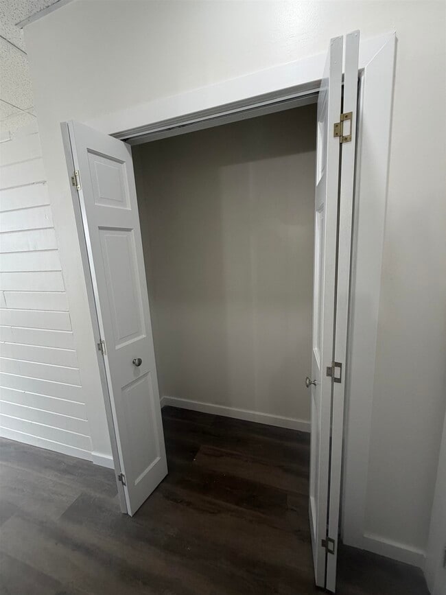 Building Photo - 158 Main St