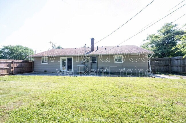 Building Photo - 3926 Malibu Dr