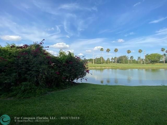 Building Photo - 9220 S Hollybrook Lake Dr
