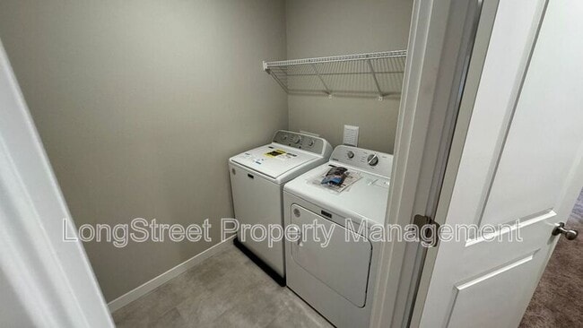 Building Photo - 5387 NW Torchcrest Pl