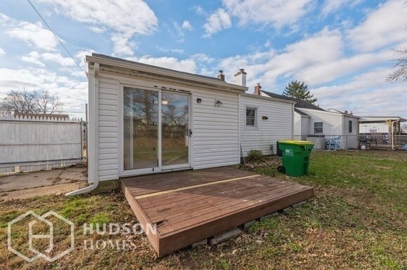 Building Photo - 304 W Van Buren Ave