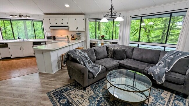 Building Photo - 828 Little Pine Mountain Rd