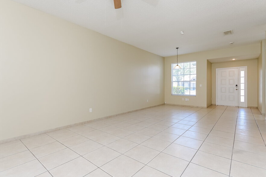 Building Photo - 14580 Laguna Beach Cir