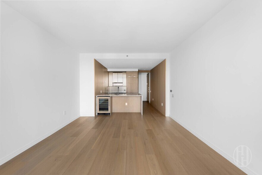 Building Photo - 111 W 56th St
