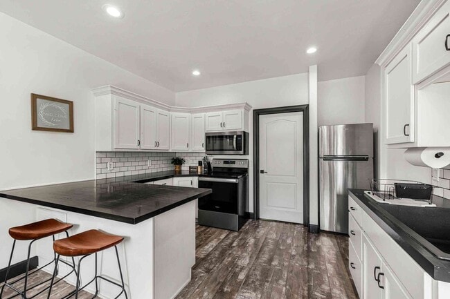 Building Photo - 304 Palomino Dr