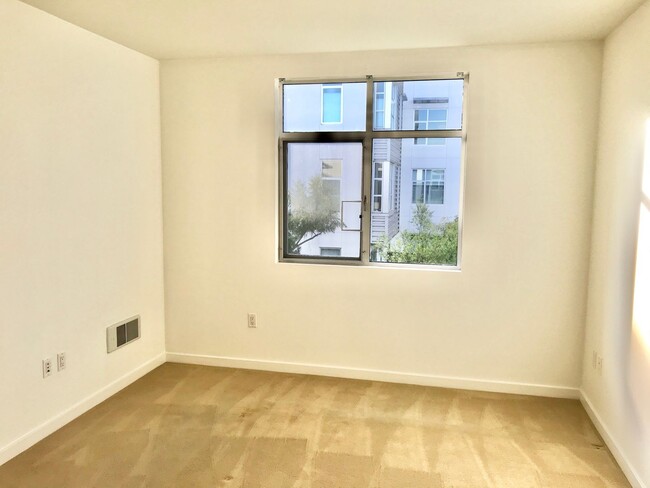 Building Photo - Potrero Hill 2Br/2Ba Modern Condo w/Parkin...