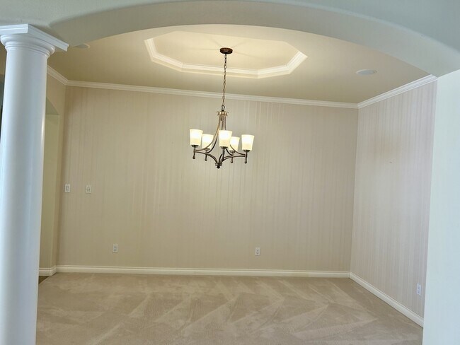 Building Photo - 560 E Maberry Dr