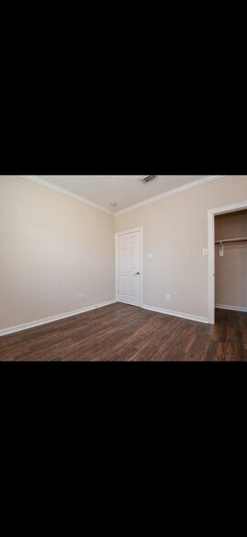 Building Photo - 8002 Stoneyway Dr