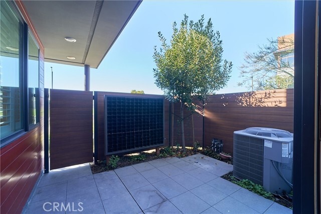 Building Photo - 6 Transport