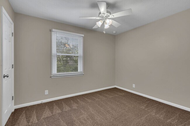 Building Photo - Charlotte Park Charm