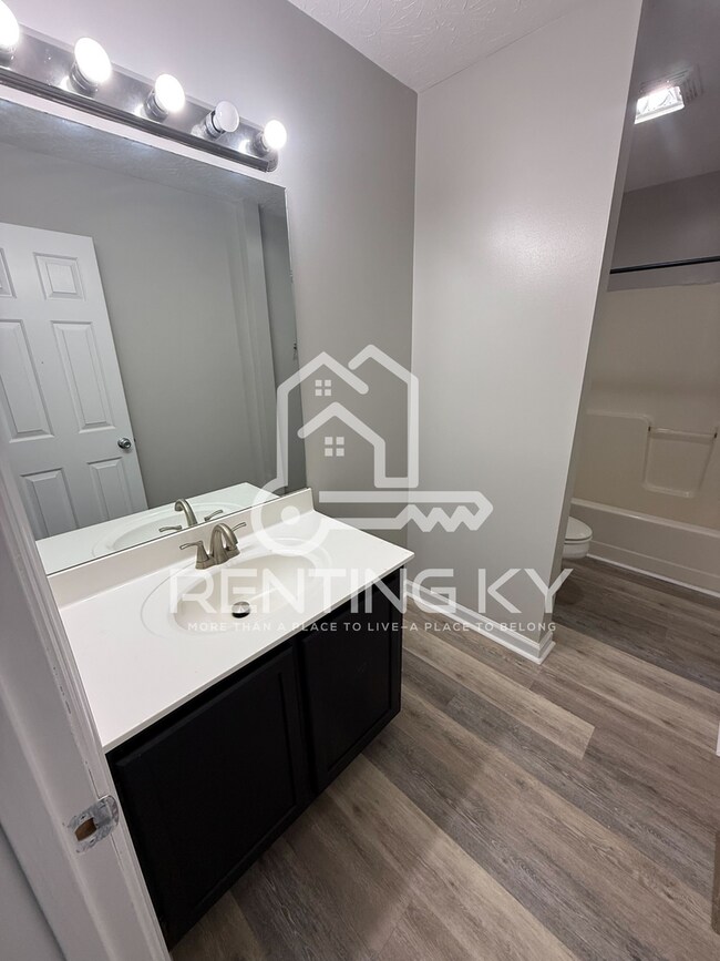 Building Photo - Newly Renovated 2-Bed, 1.5-Bath Townhouse!