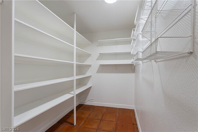 Building Photo - 908 Vegas Valley Dr