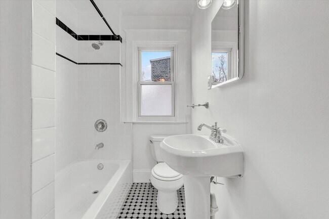 Building Photo - 1029 W Locust St